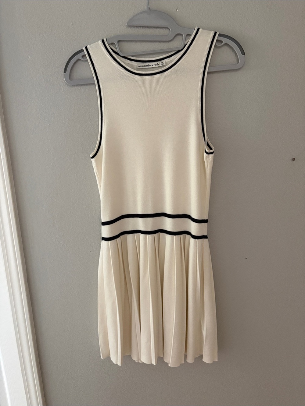 Abercrombie & Fitch Cream Sleeveless Dress with Black Trim